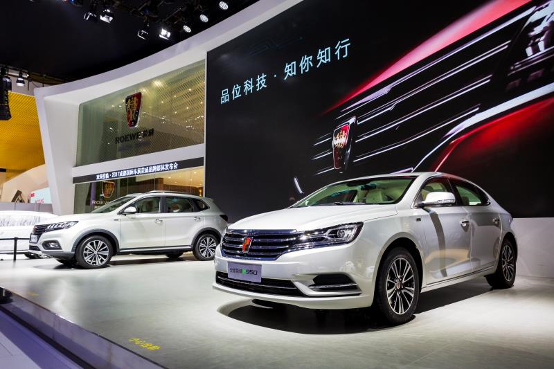 全新荣威950、荣威e950定义“高级轿车” 成都车展亮相售价16.88万起 互联网汽车上市一周年 系统升级带来颠覆式进化