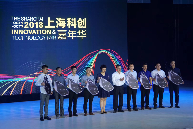 龙八long8全球首款量产智能汽车上市交付